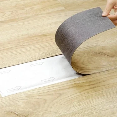 Renkli Duvarlar NWYP03 Naturel Bej Yapışkanlı Sudan Etkilenmeyen Ahşap Pvc Yer Döşeme