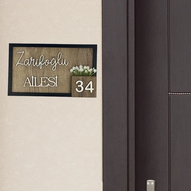 Kişiye Özel Ahşap Çerçeveli Aile Ismi ve Kapı Numarası Tabelası – Dekoratif Kapı