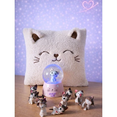 Teddy Peluş Kedi Yastık, Orta Boy Işıklı Kedili Kar Küresi & 9’lu Mini Kedi Figür – Sevgiliye